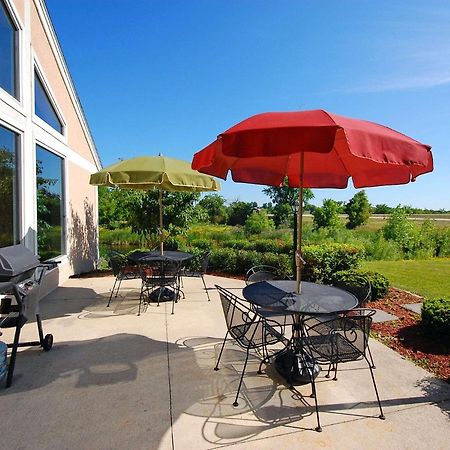Comfort Inn & Suites Jackson - West Bend Экстерьер фото