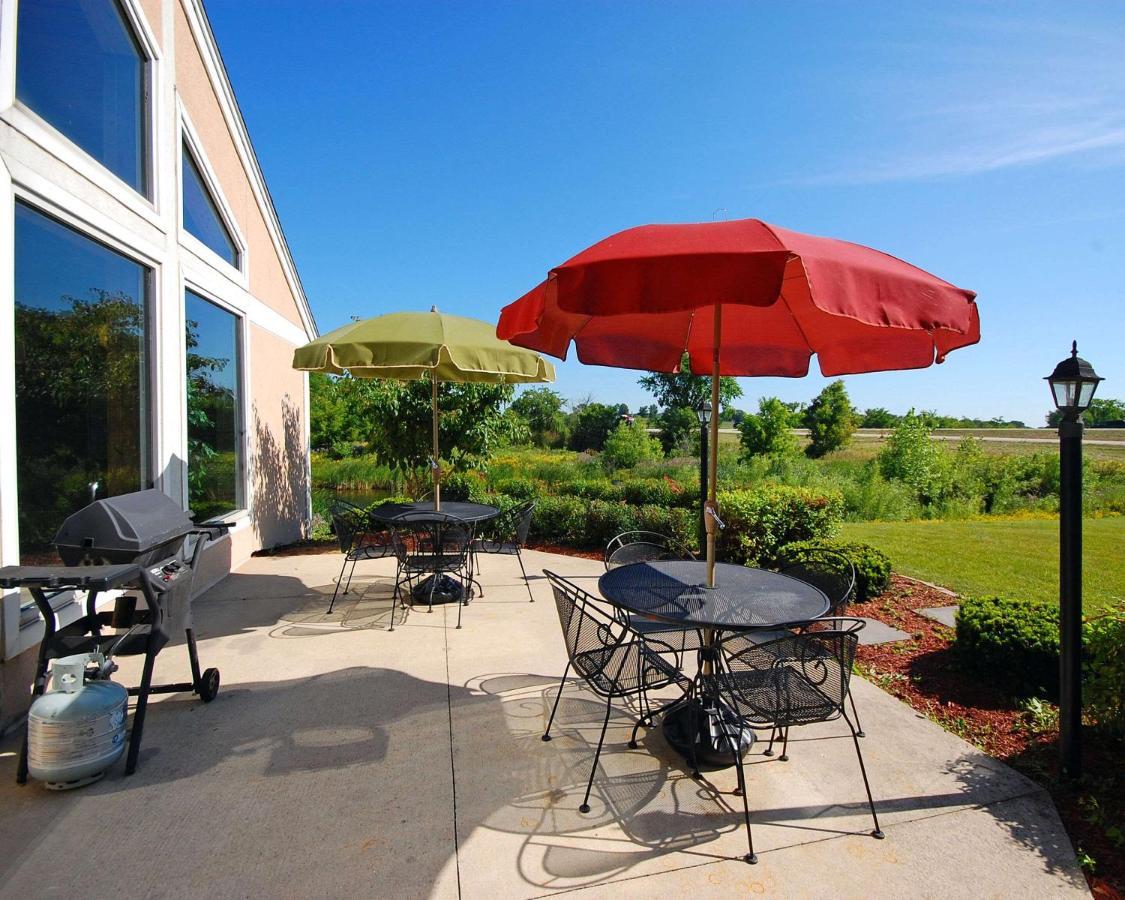 Comfort Inn & Suites Jackson - West Bend Экстерьер фото