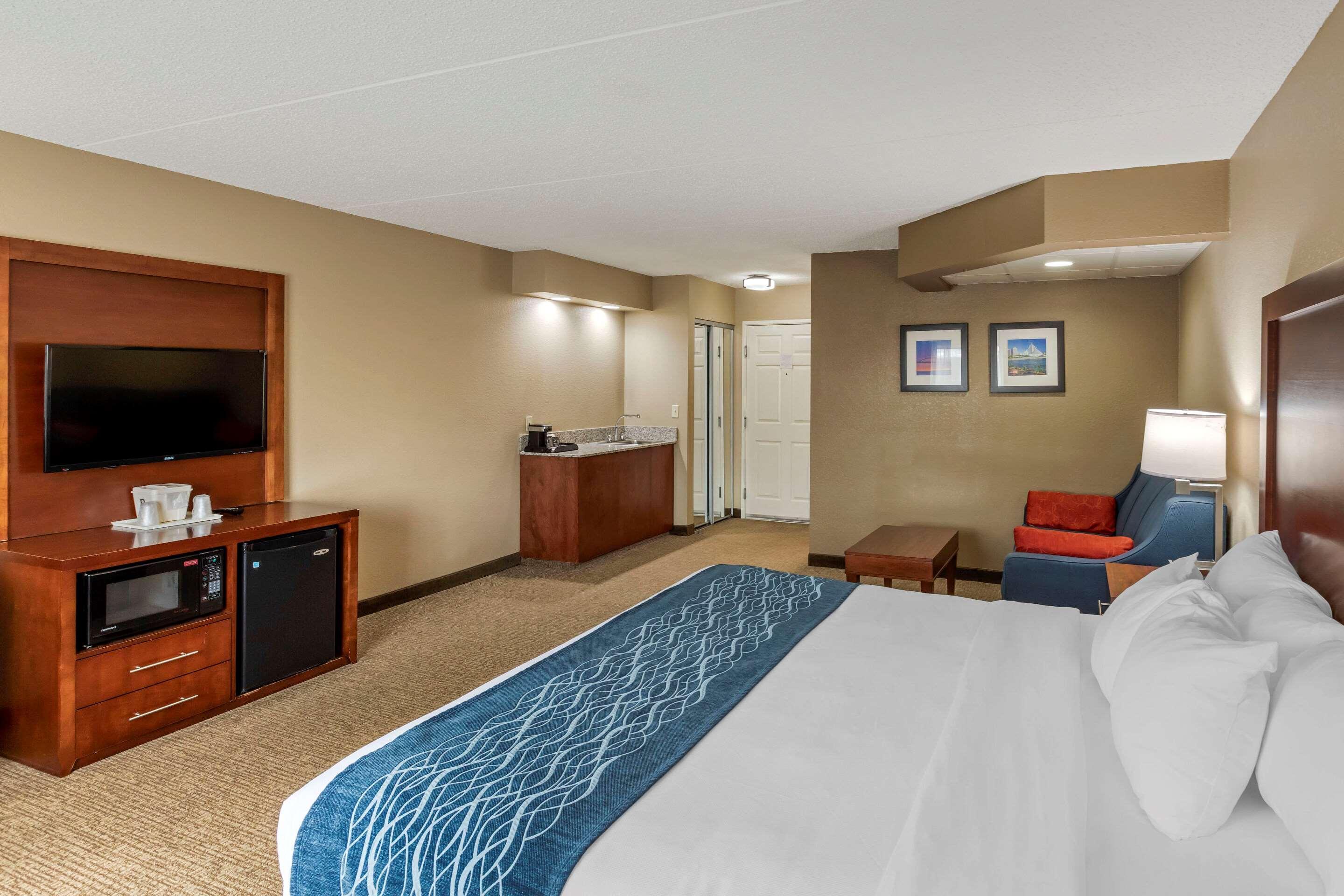 Comfort Inn & Suites Jackson - West Bend Экстерьер фото