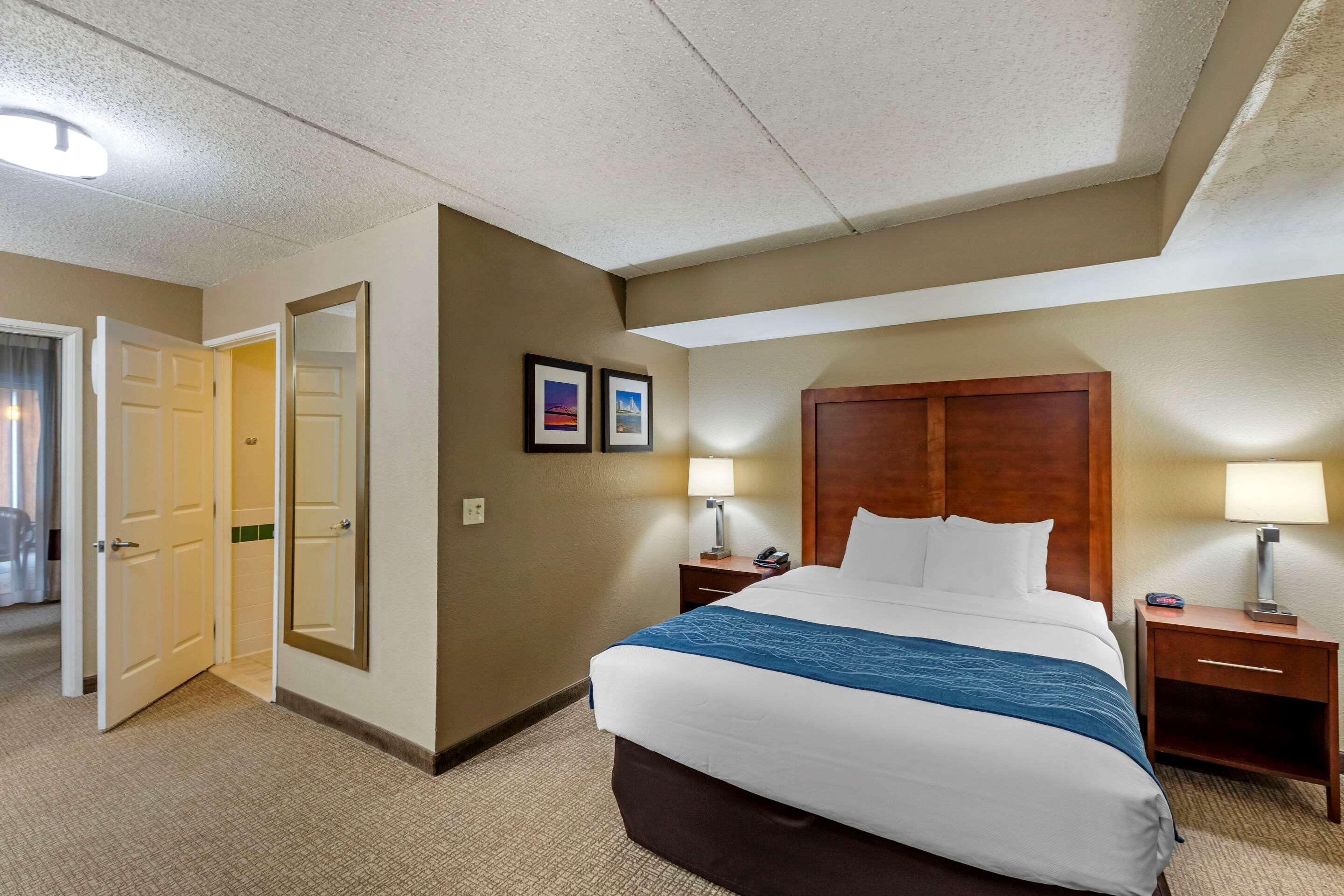 Comfort Inn & Suites Jackson - West Bend Экстерьер фото