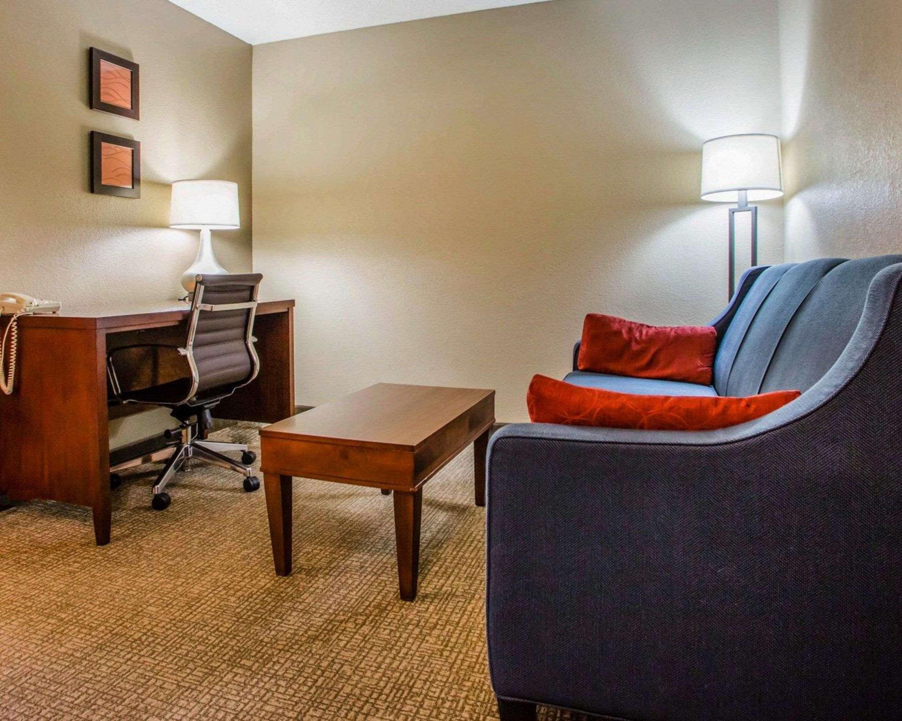 Comfort Inn & Suites Jackson - West Bend Экстерьер фото