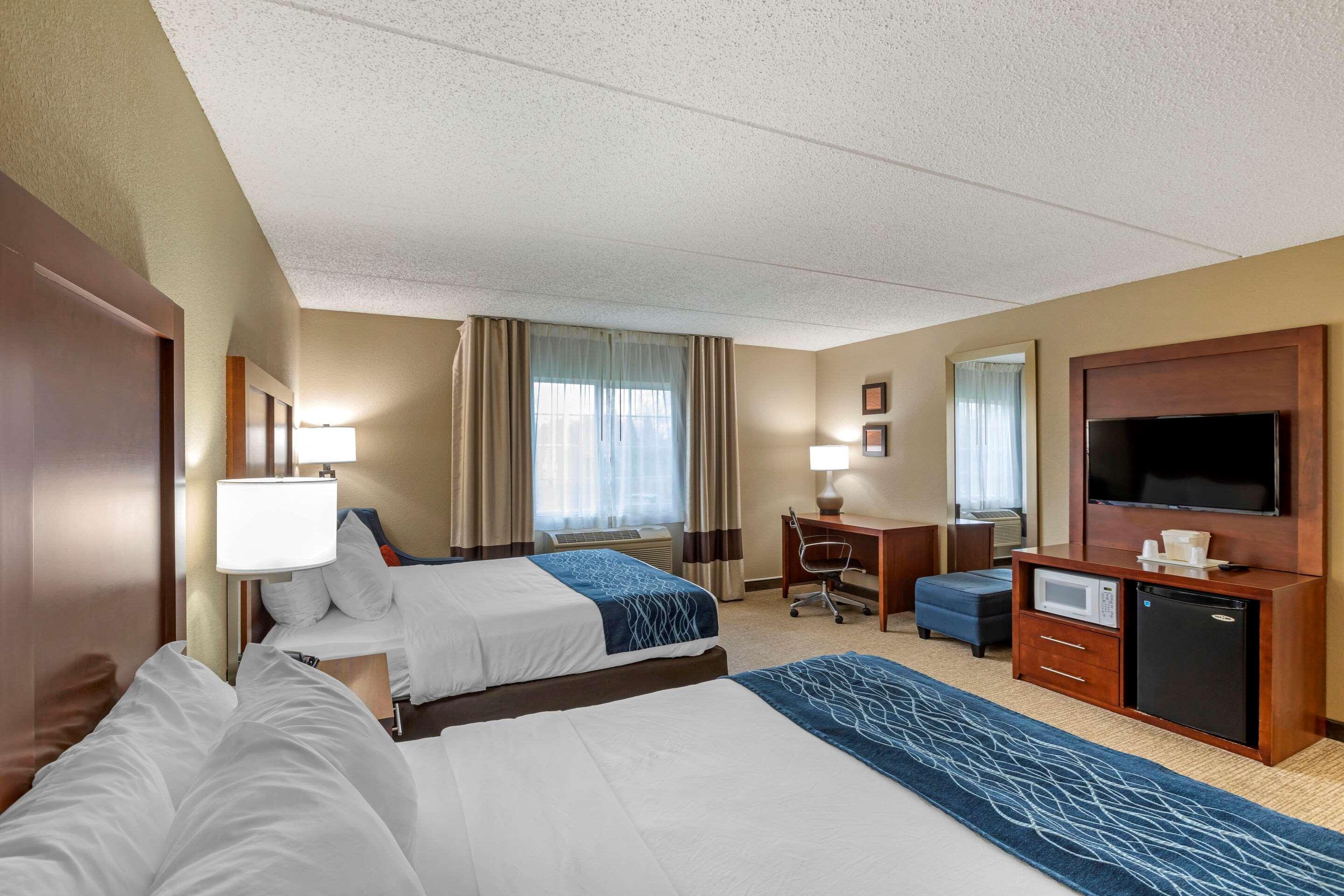 Comfort Inn & Suites Jackson - West Bend Экстерьер фото