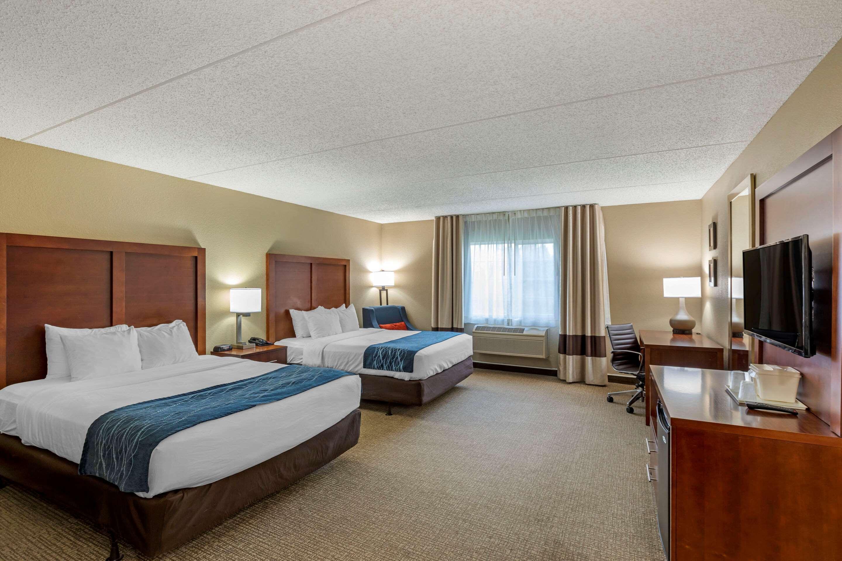 Comfort Inn & Suites Jackson - West Bend Экстерьер фото