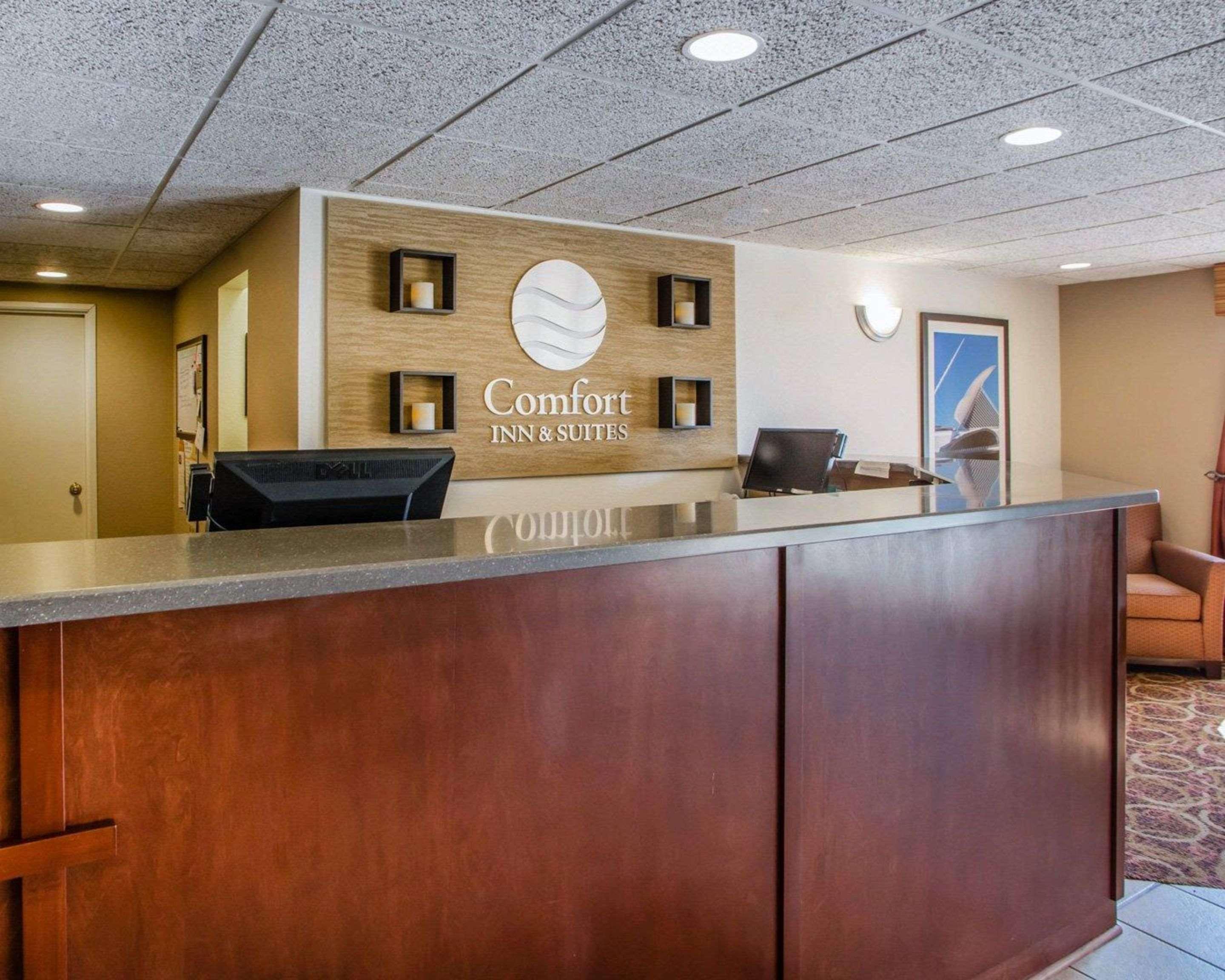 Comfort Inn & Suites Jackson - West Bend Экстерьер фото