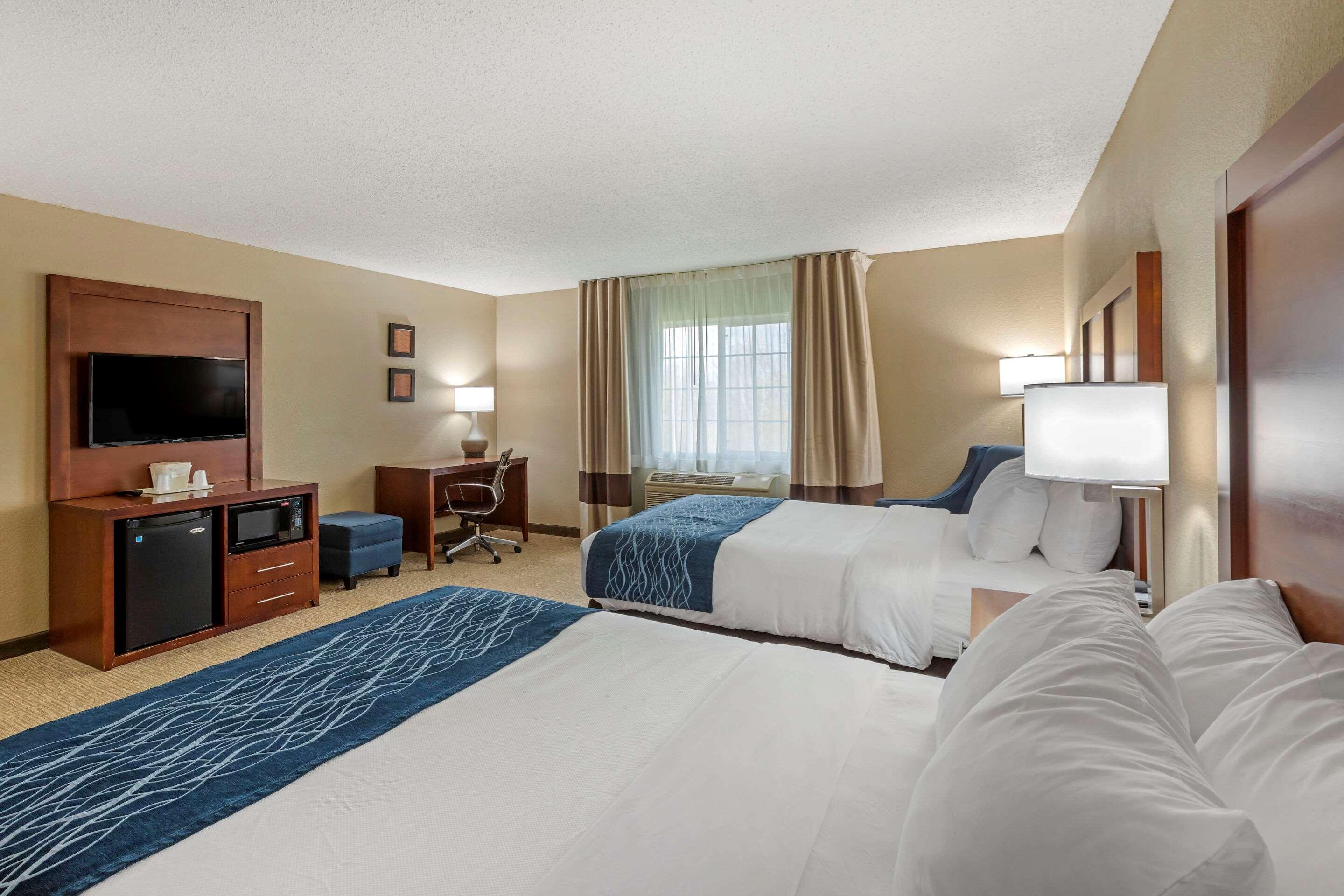 Comfort Inn & Suites Jackson - West Bend Экстерьер фото