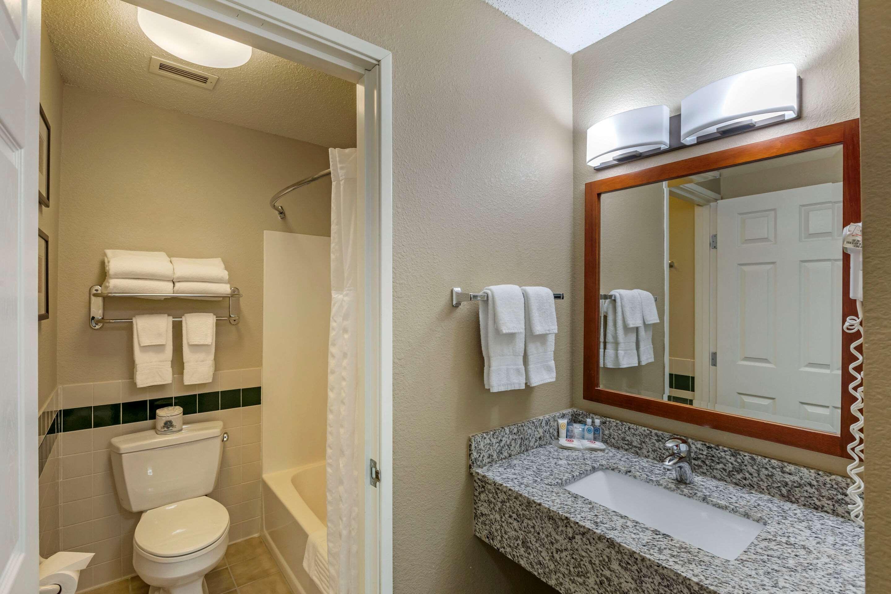 Comfort Inn & Suites Jackson - West Bend Экстерьер фото
