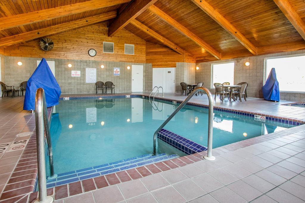 Comfort Inn & Suites Jackson - West Bend Экстерьер фото
