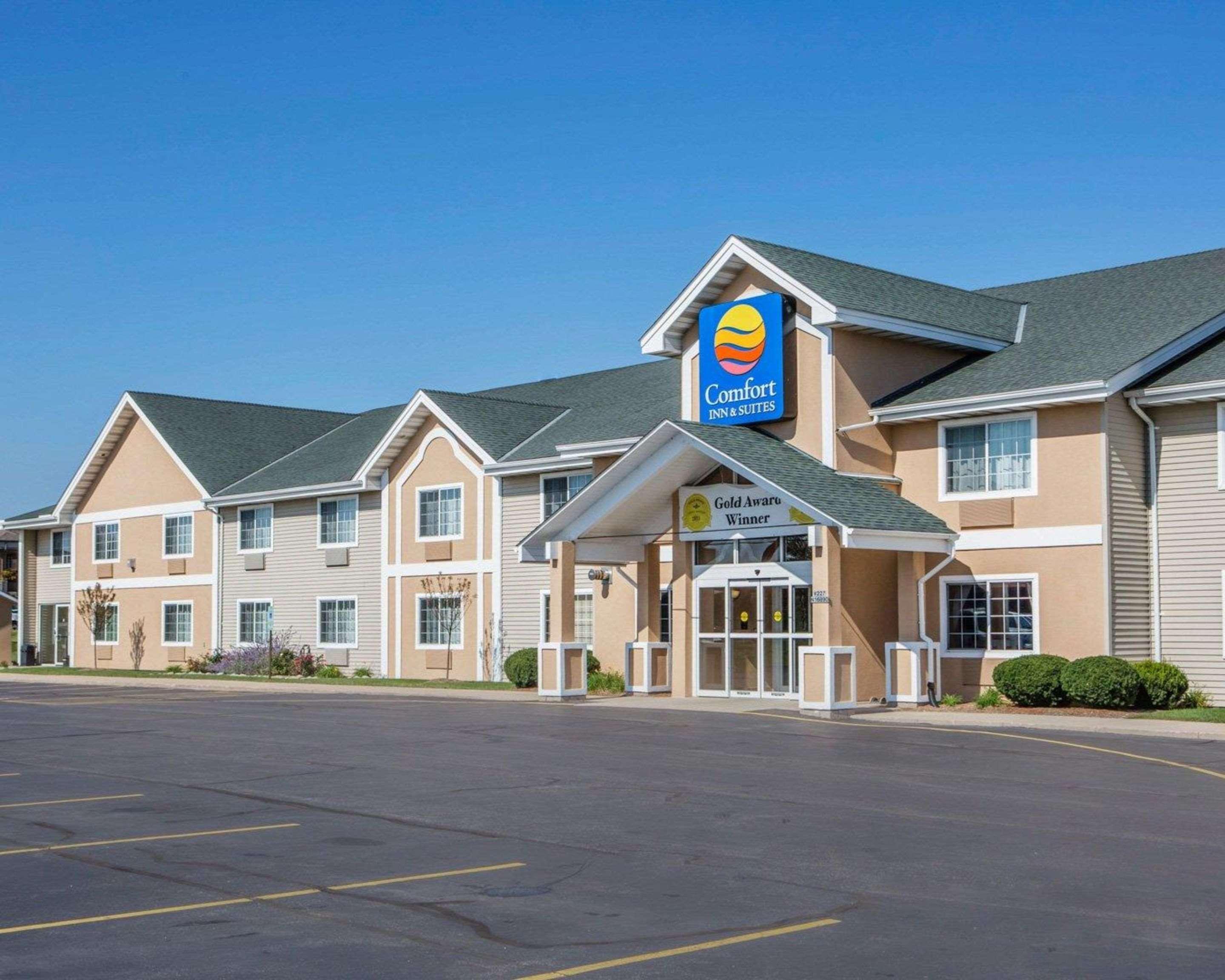 Comfort Inn & Suites Jackson - West Bend Экстерьер фото