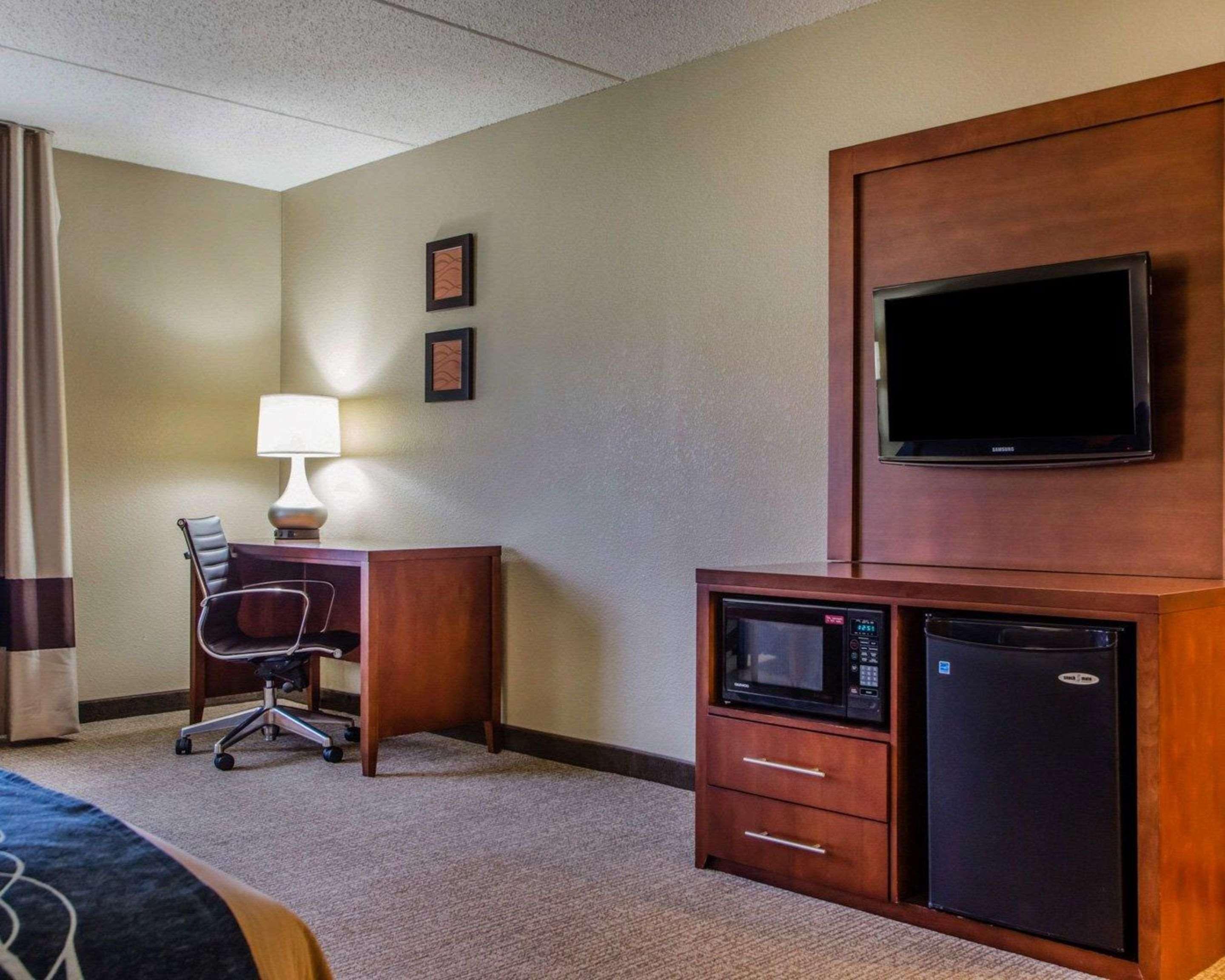 Comfort Inn & Suites Jackson - West Bend Экстерьер фото