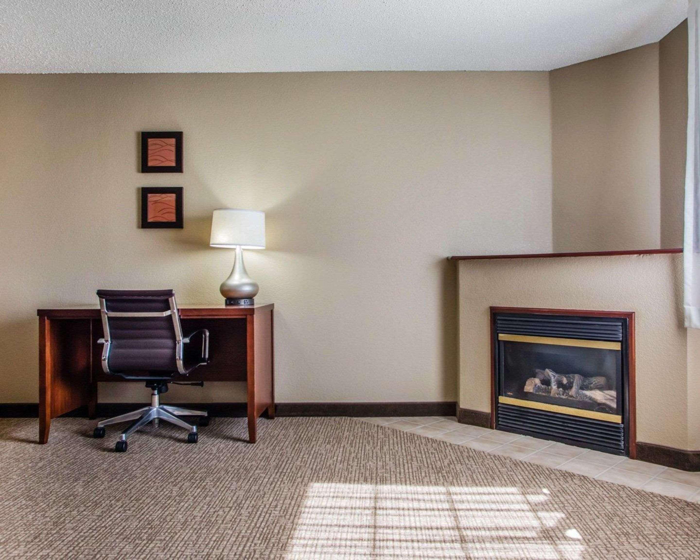 Comfort Inn & Suites Jackson - West Bend Экстерьер фото