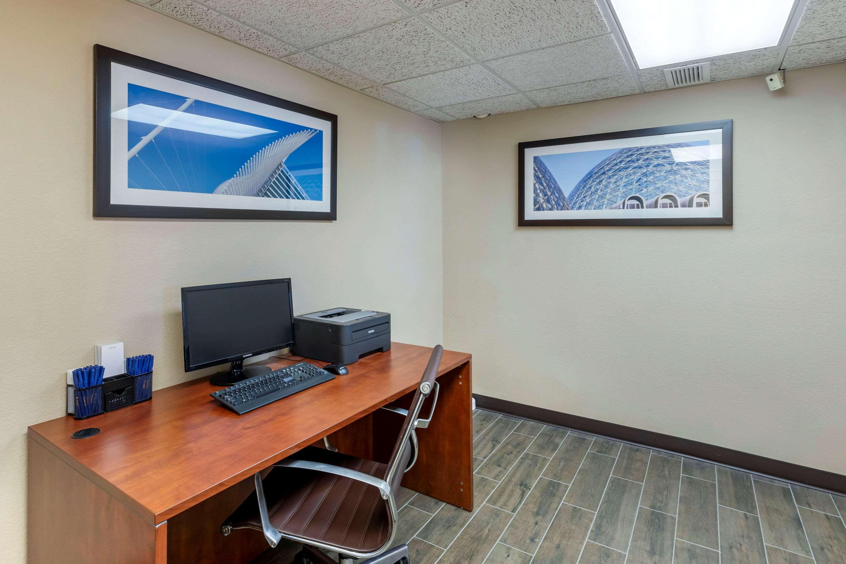 Comfort Inn & Suites Jackson - West Bend Экстерьер фото
