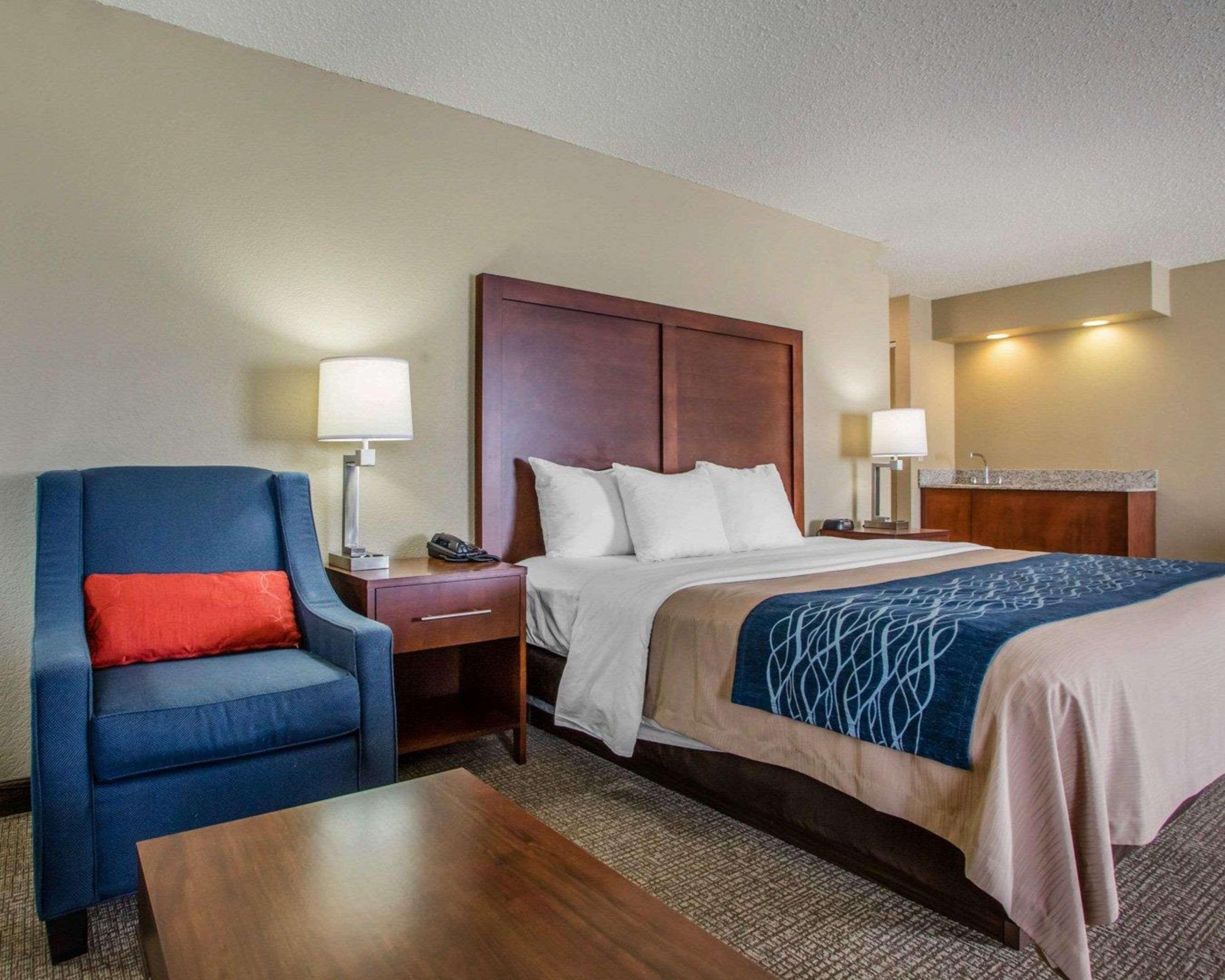 Comfort Inn & Suites Jackson - West Bend Экстерьер фото