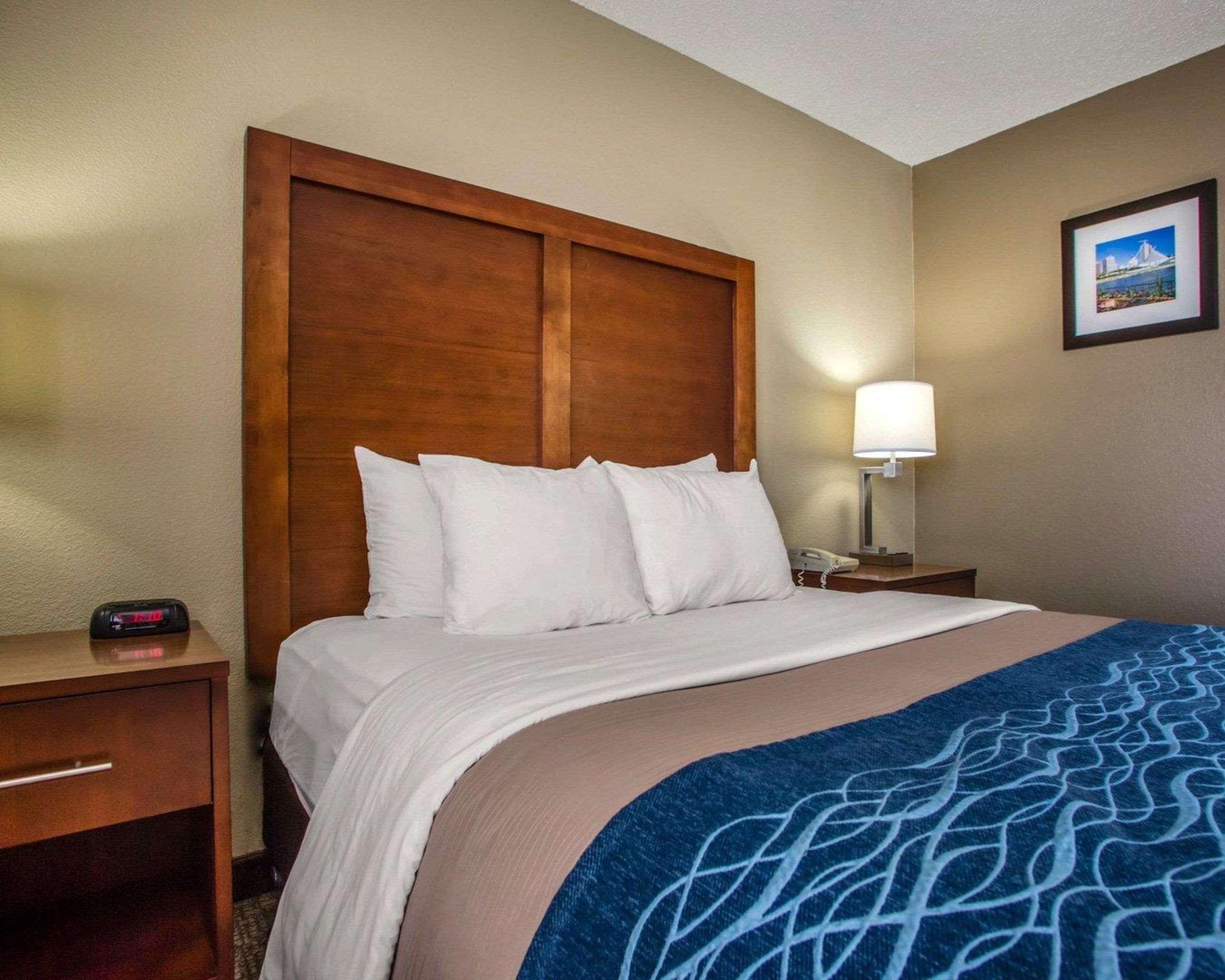Comfort Inn & Suites Jackson - West Bend Экстерьер фото