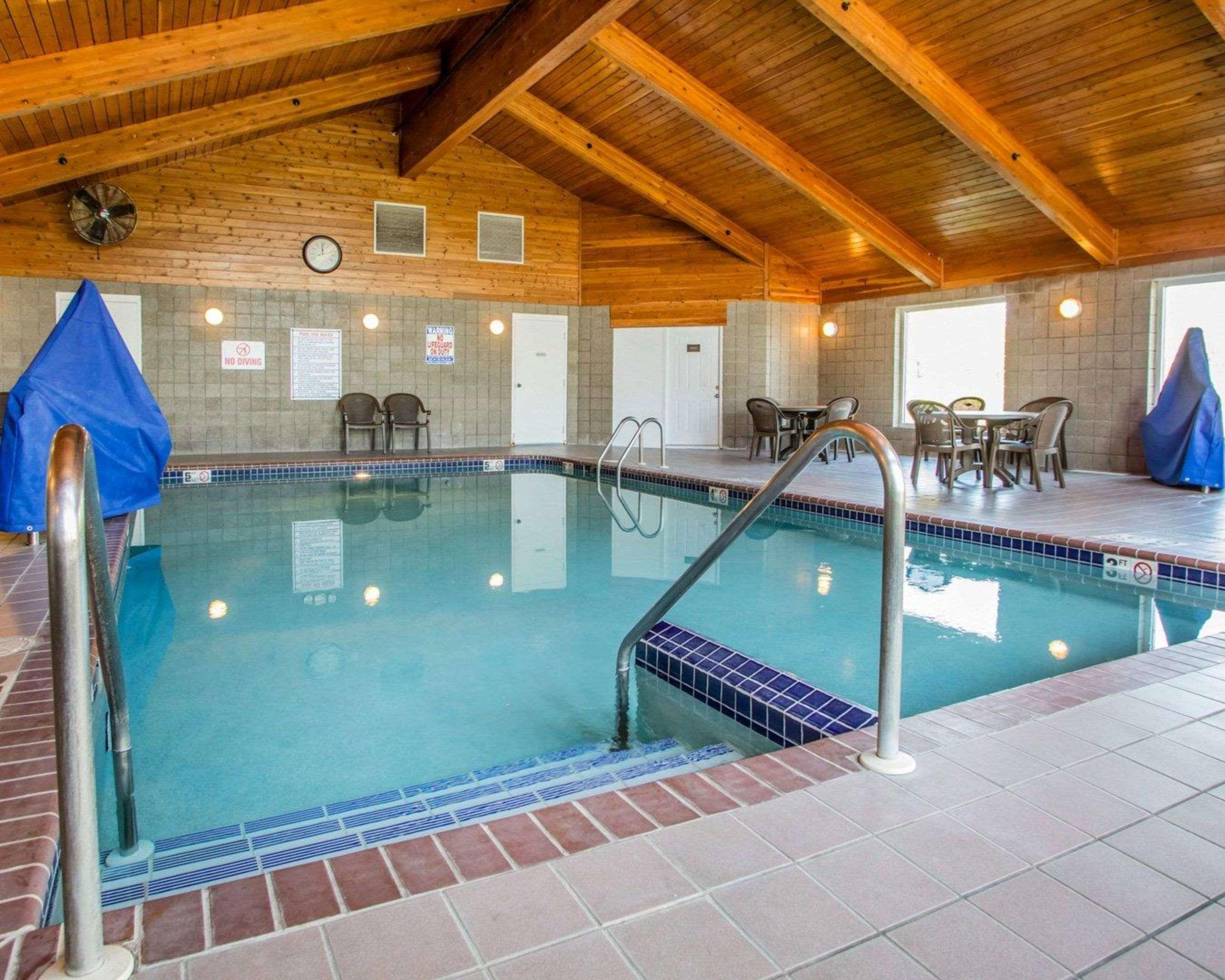 Comfort Inn & Suites Jackson - West Bend Экстерьер фото